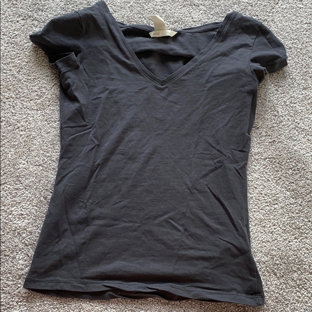 dark gray comfy short sleeve tee from H&M.
